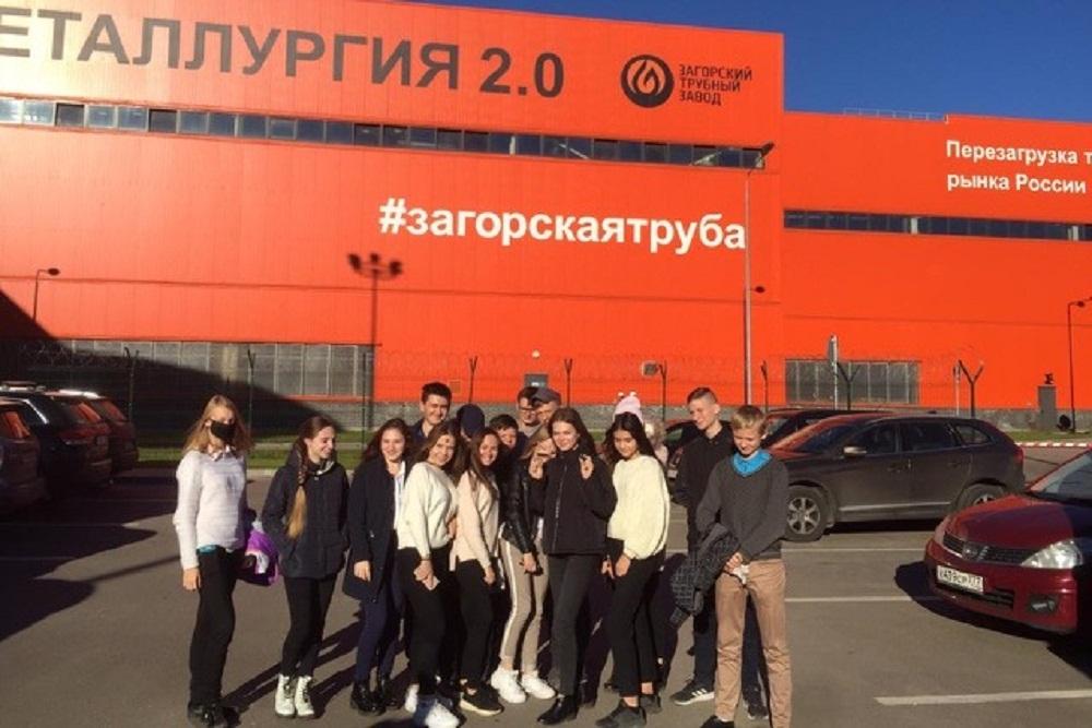 Первая группа школьников посетила Загорский трубный завод в этом учебном году